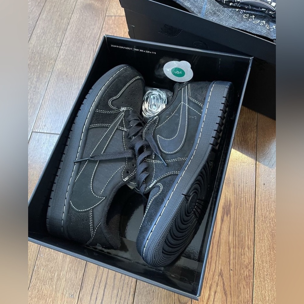 Jordan 1 Travis Scott phantom